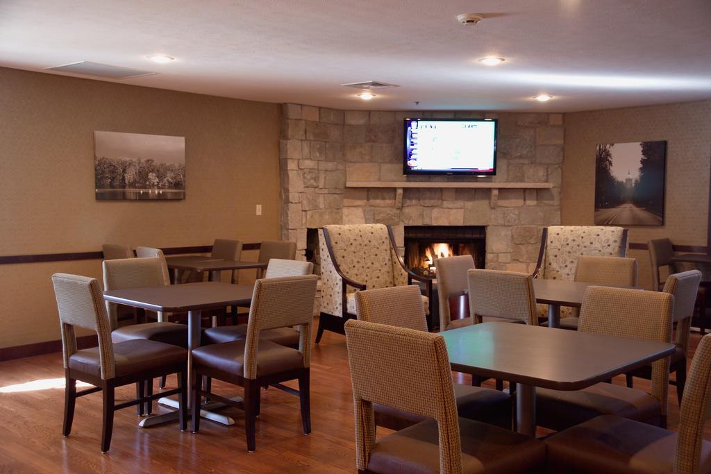 Ivy Court Inn And Suites South Bend Exterior photo
